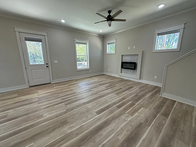 99 Devlieg Ave — Photo 6