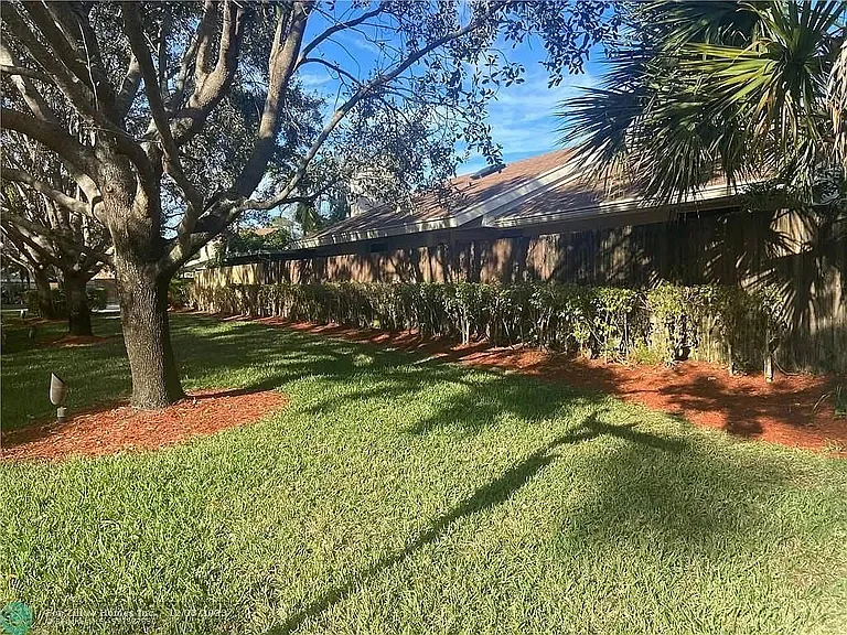 7755 Kenway Pl E — Photo 27
