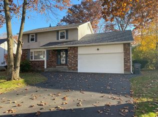 207 Shirlwood Dr, Schenectady, NY 12306