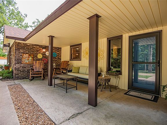 3rd image of 11619 Oak Hills Dr