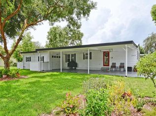 2865 Manatee Rd, Tavares, FL 32778