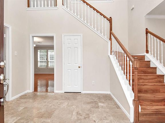 3rd image of 12215 Meadowglen Ct