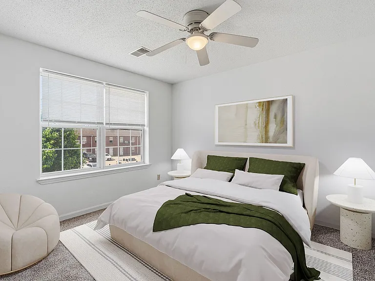 Mid-Town Apartments — Photo 32