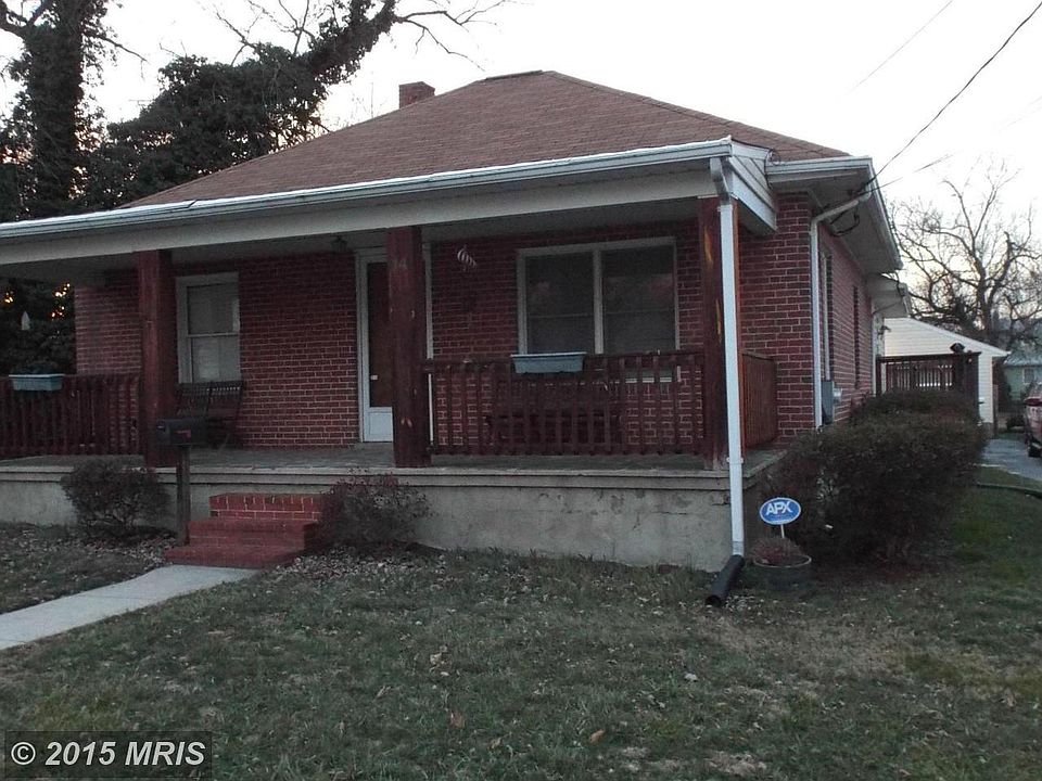 Home front with full covered porch!