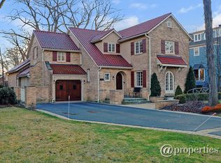 1040 Dinsmore Rd, Winnetka, IL 60093