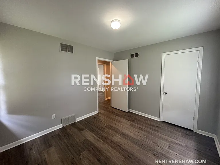 828 Harvey Cv — Photo 4