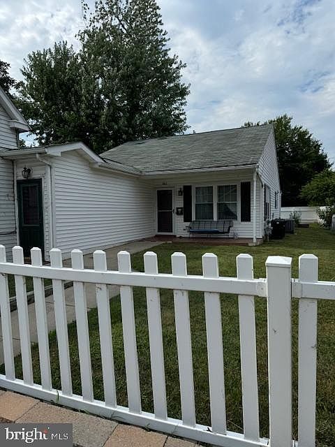 1st image of 561 Pennington Ave
