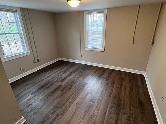 4th image of 301 Clifton Ter #B