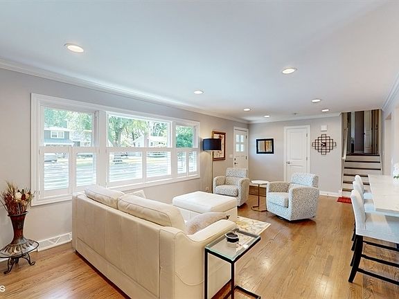 3rd image of 1113 Emerald Dr