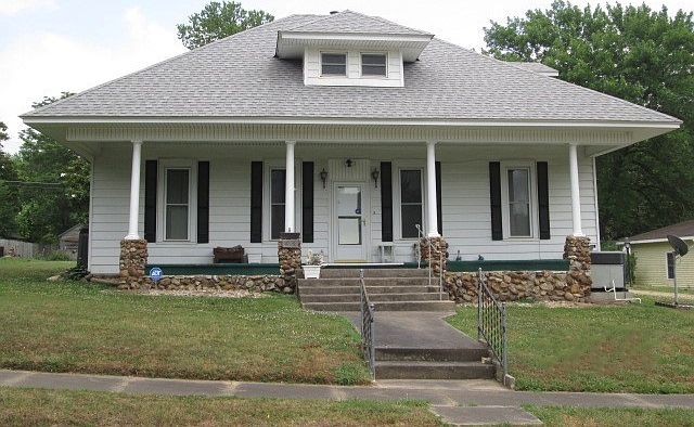 1st image of 413 S Black Ave