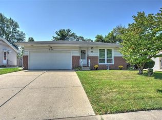 323 W Cambridge Dr, Decatur, IL 62526