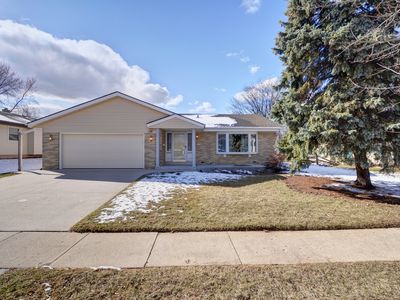 5000 Steeple Dr, Greendale, WI, 53129