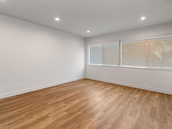 4th image of 1745 N Orange Dr APT 122