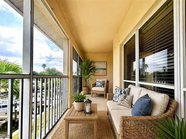 909 SW 47th Ter #201 — Photo 22