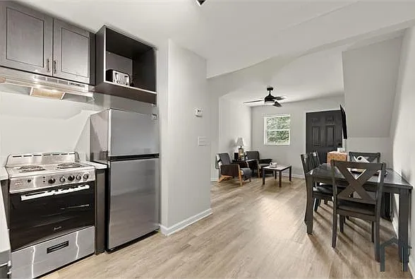 2 bed, 700 sqft, $1,350 — Photo 4