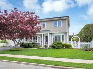 51 Ketcham Rd, Hicksville, NY 11801