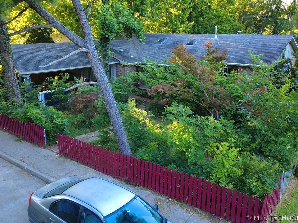 1st image of 926 E 13th St