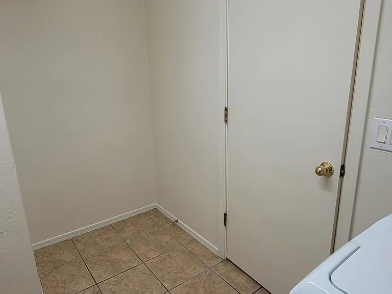 7424 S 37th Ln — Photo 12