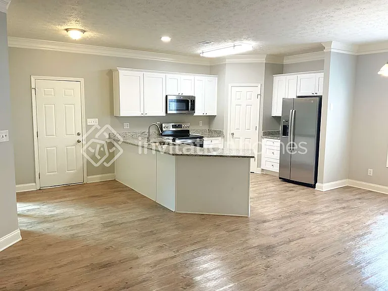 2015 Towne Park Dr — Photo 1