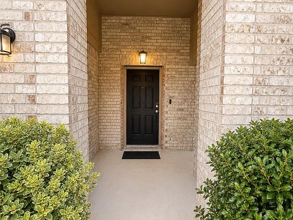 3rd image of 18802 Bailey Oaks Ln