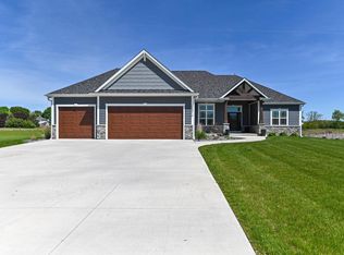 28516 Blue Crane Ct, Waterford, WI 53185