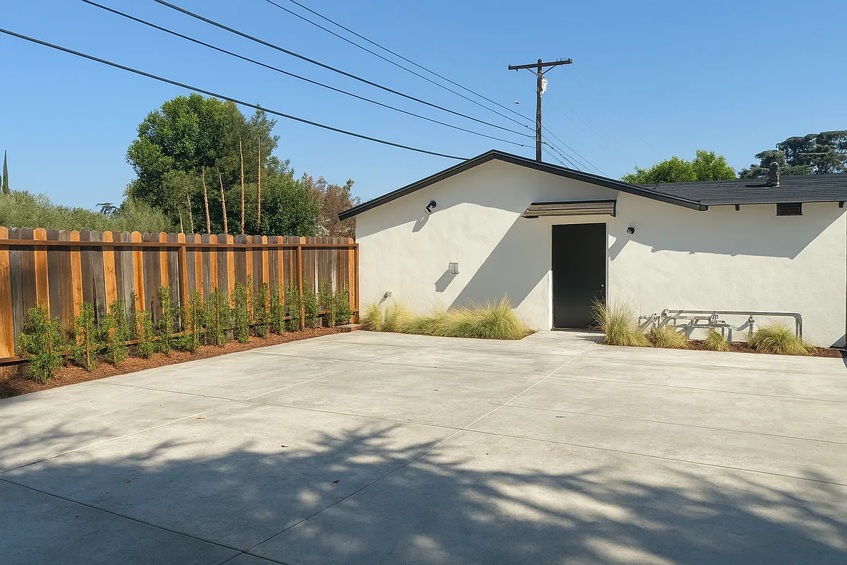Primary Photo - 5910 Wilbur Ave