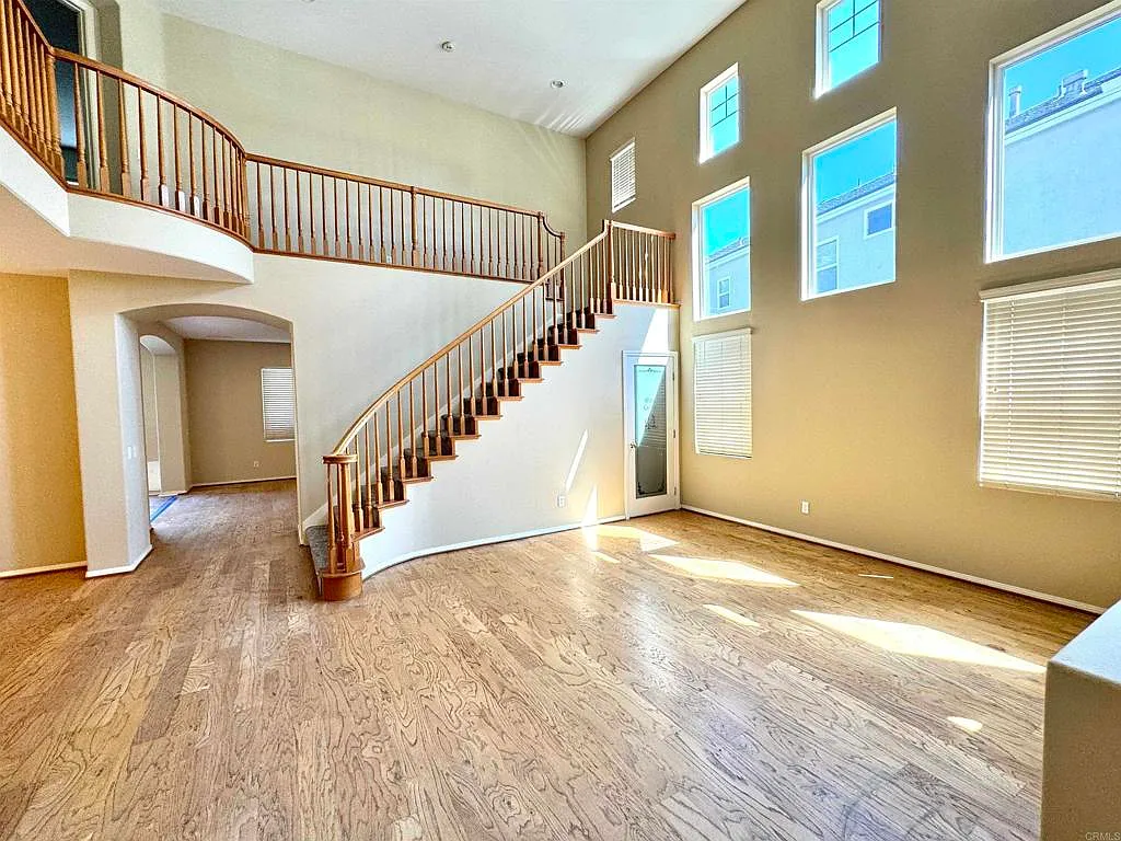4 bed, 2944 sqft, $5,975 — Photo 4