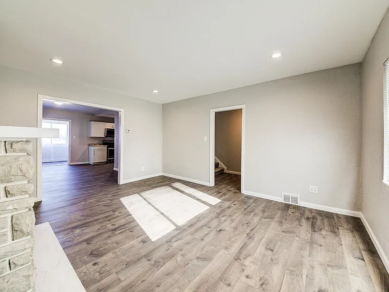 2030 Pioneer Ave — Photo 16