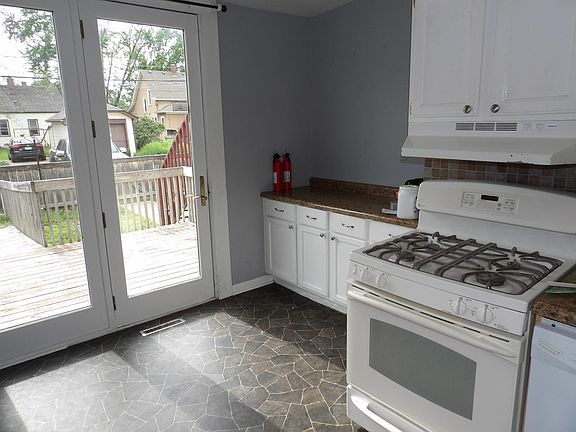3rd image of 412 2nd Ave S #1
