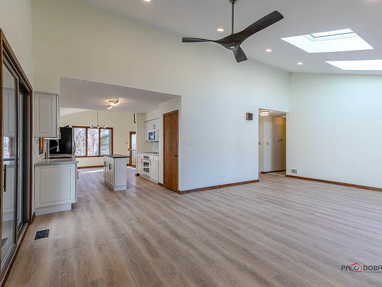 2450 Chas Dr — Photo 8