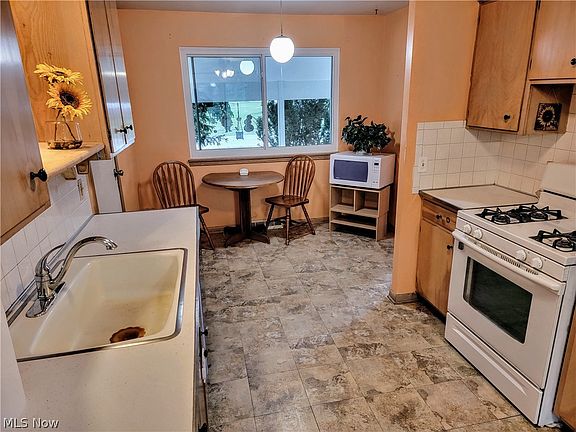 4th image of 8235 Craigleigh Dr
