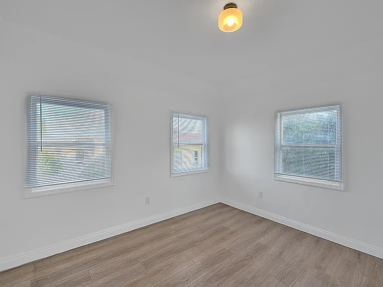 1044 1/2 S Cloverdale Ave #1044-1/2 — Photo 11