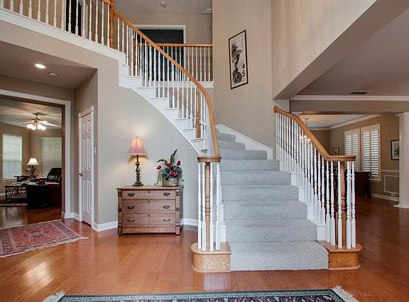3rd image of 2112 Beechwood Ln
