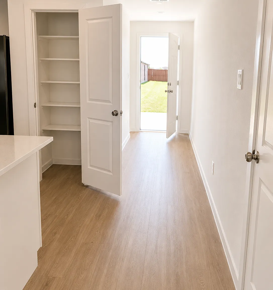 4 bed, 2400 sqft, $2,350 — Photo 4