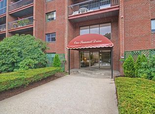 1 Summit Dr APT 69, Reading, MA 01867