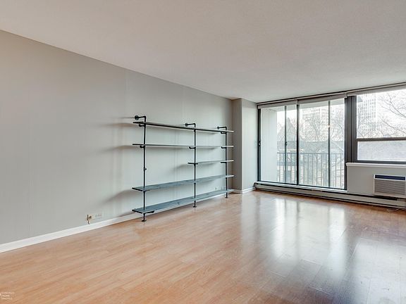 5th image of 2740 N Pine Grove Ave APT 4G
