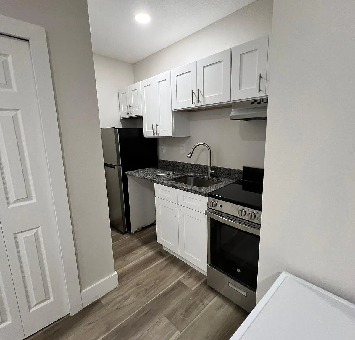 Studio, 351 sqft, $995 — Photo 3