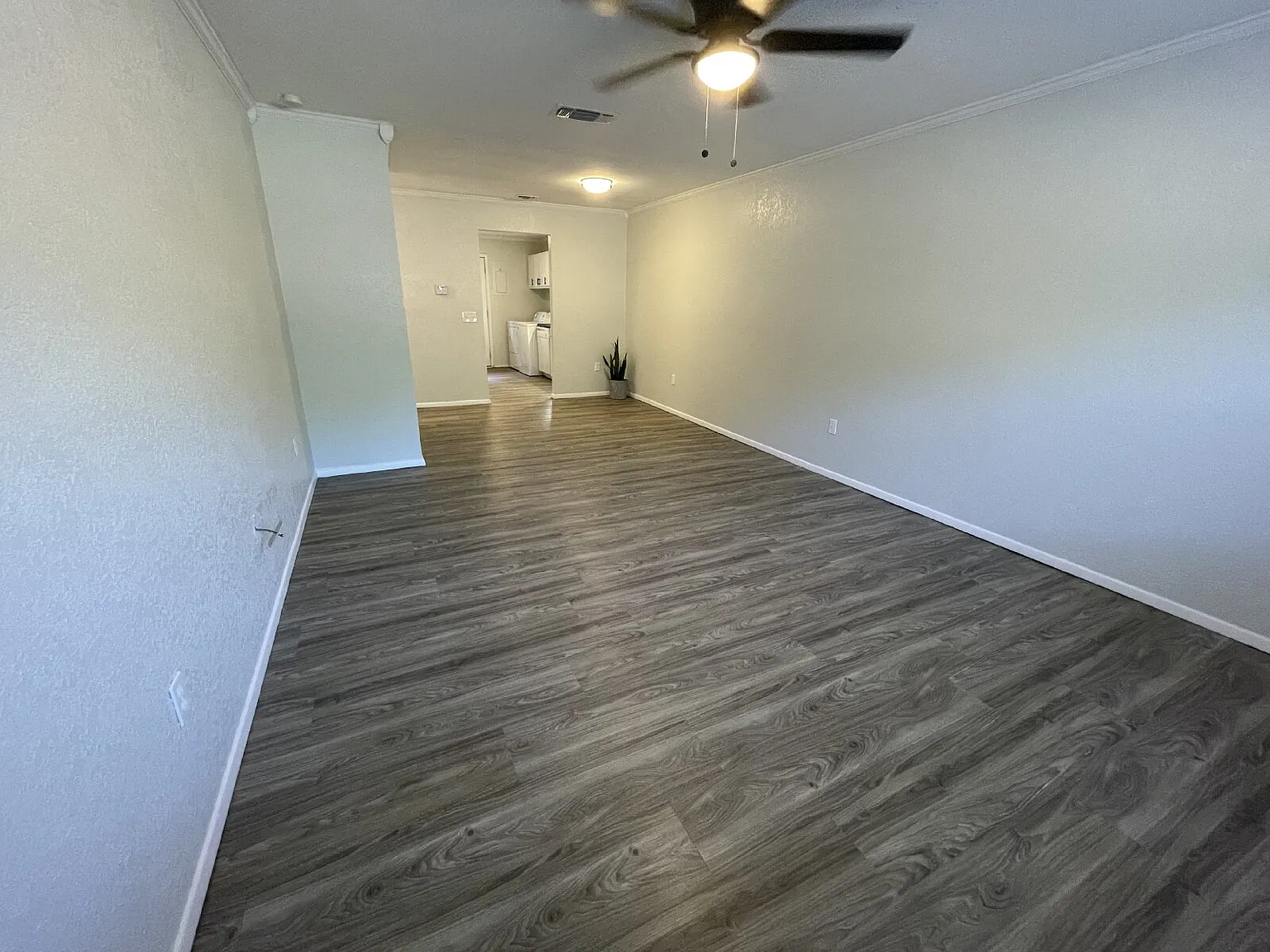 2 bed, 1.0 bath, 865 sqft, $1,300 — Photo 4