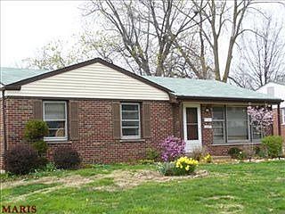 3rd image of 225 Saint Edward Ln