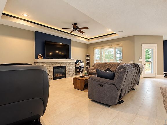 4th image of 208 S Churchill Cir