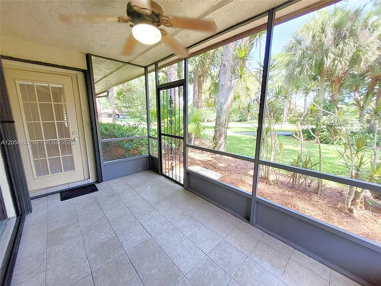 7523 Greenlake Way #C — Photo 26