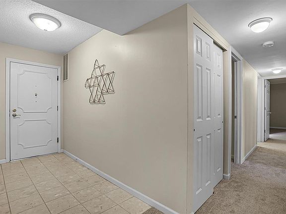 2nd image of 585 Coeur De Royale Dr APT 104