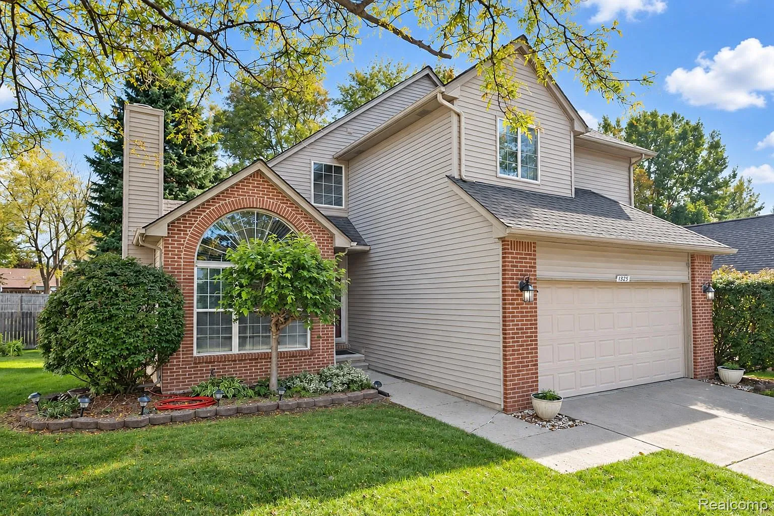 3 bed, 3.0 bath, 1515 sqft, $2,500 — Photo 1