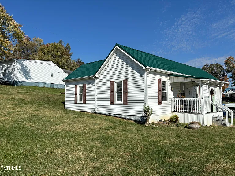 1009 Liberty Cir — Photo 1