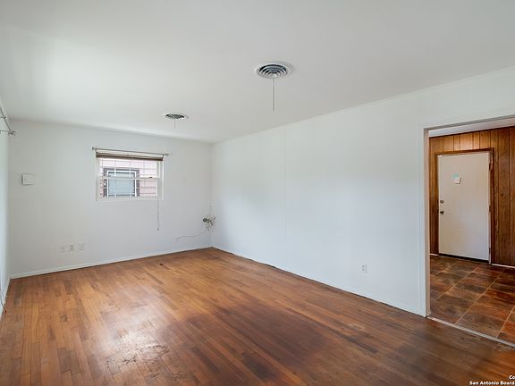 3rd image of 1043 Kendalia Avenue