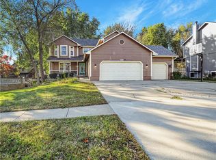 623 Meadowlark Rd, Lansing, KS 66043