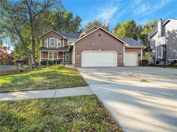 623 Meadowlark Rd, Lansing, KS 66043