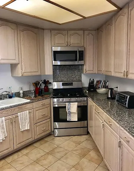 8349 Blackburn Ave #302 — Photo 26