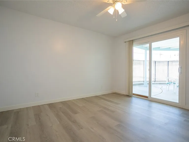 11801 Rexford Rd — Photo 18