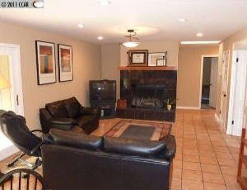 3rd image of 1588 Del Monte Ct